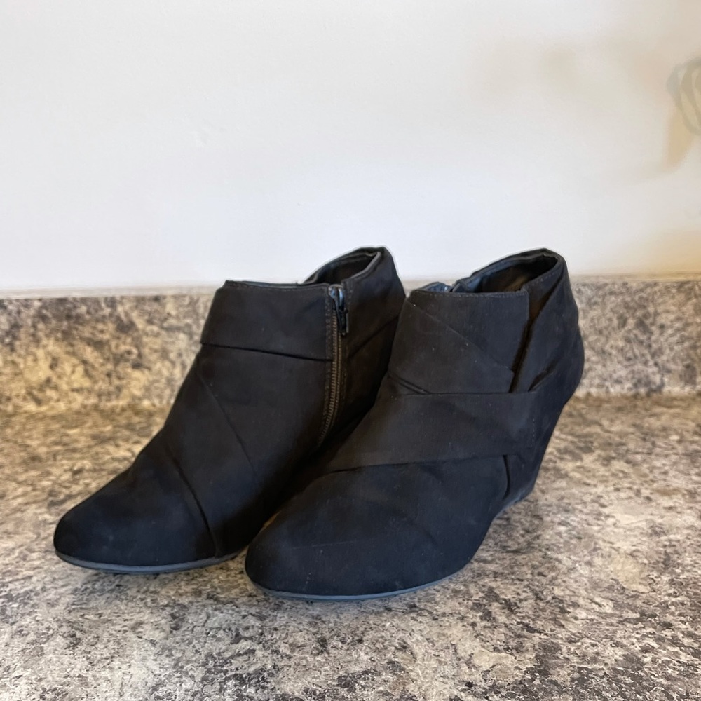 Woman’s Report Black Suede Wedge/bootie